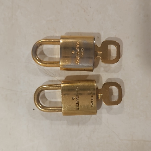 (ONE) 1 Authentic Louis Vuitton Lock & Key Set - Picture 14 of 17